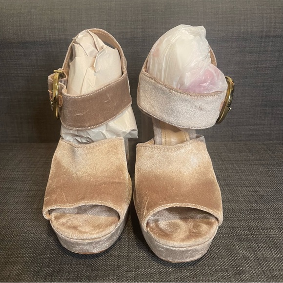 Schutz Thaise Pink Velvet Platforms - Picture 4 of 12